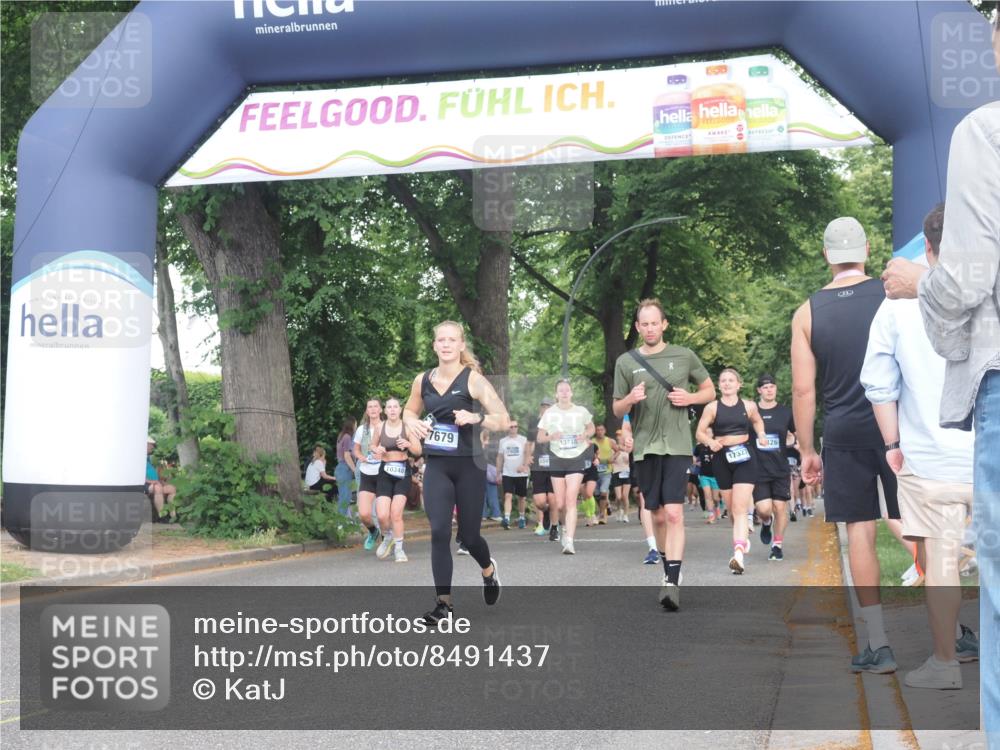 29.06.2025 - hella hamburg halbmarathon KatJ http://msf.ph/oto/8491437 29.06.2025 11:38:06 Zwischen KM18-KM19 2216, 2217, 3518, 7062, 7326, 7679, 7755, 7769, 8105 meine-sportfotos.de