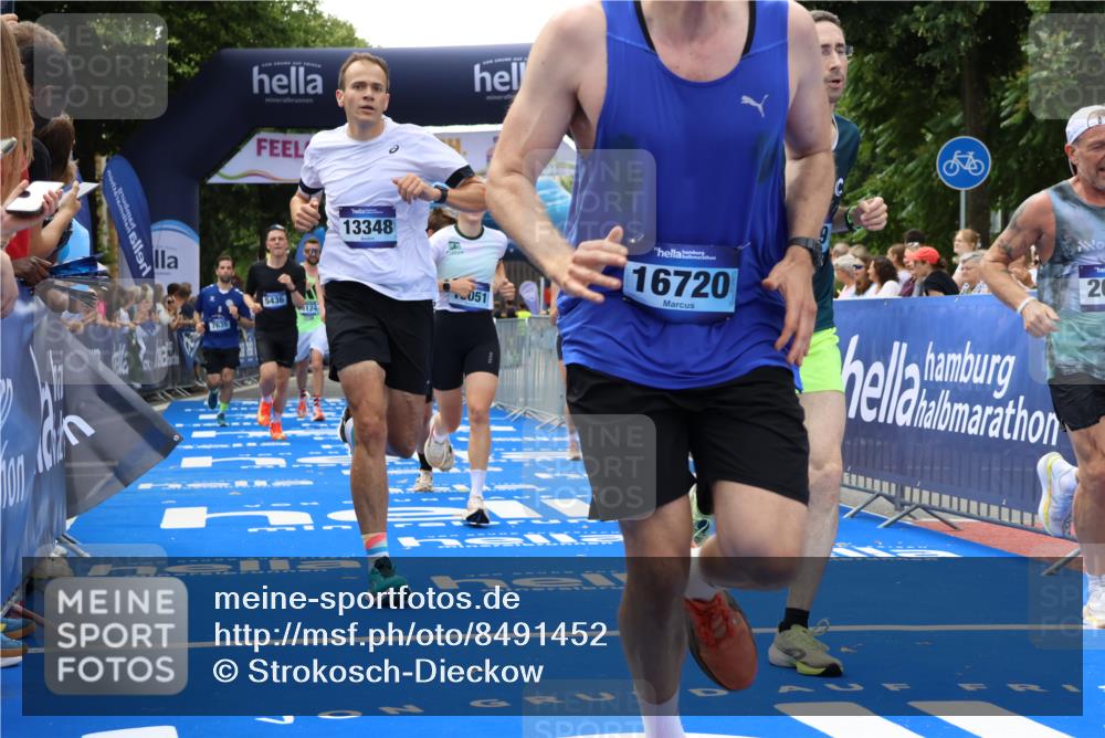 29.06.2025 - hella hamburg halbmarathon Strokosch-Dieckow http://msf.ph/oto/8491452 29.06.2025 10:43:24 Ziel 2653, 3109, 3124, 3146, 3928, 4080, 5124, 5436, 5506, 7635, 8664, 9931, 10099, 10237, 10246, 11648, 12623, 13348, 15921, 16338, 16720, 17391, 18274, 18513, 18810, 18942, 18987, 19009, 19051 meine-sportfotos.de