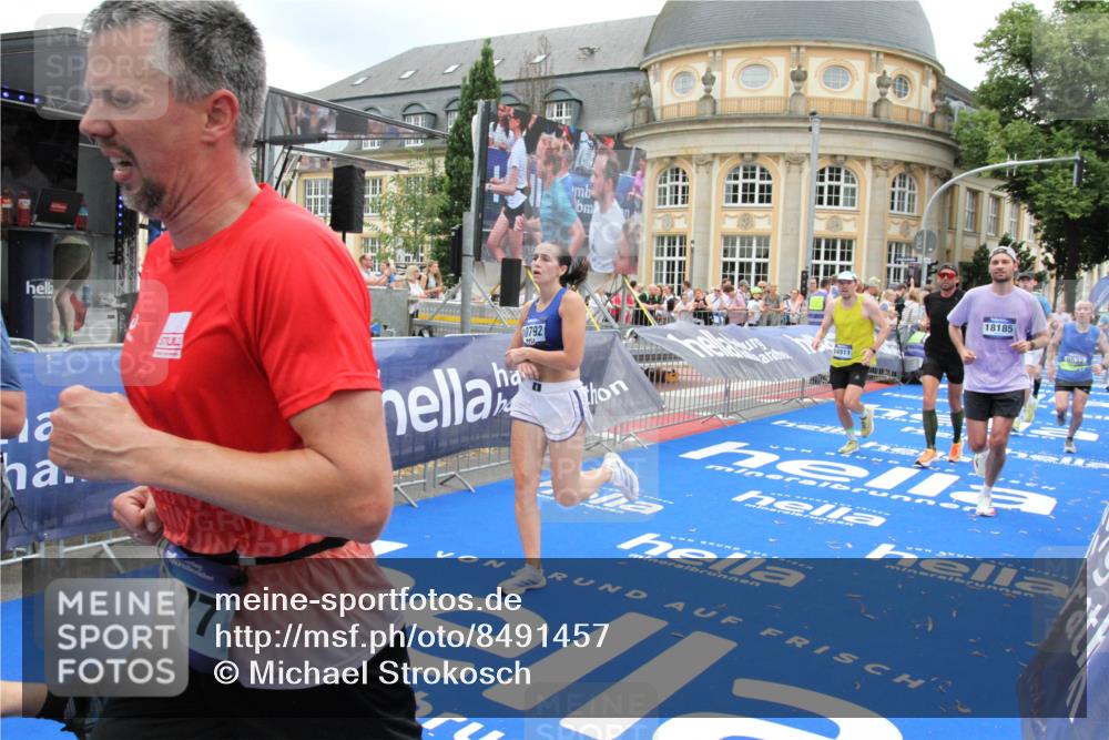 29.06.2025 - hella hamburg halbmarathon Michael Strokosch http://msf.ph/oto/8491457 29.06.2025 10:45:58 Ziel 3477, 4277, 6532, 8577, 8871, 10792, 11821, 12084, 14911, 15149, 16624, 17008, 18185, 19116 meine-sportfotos.de