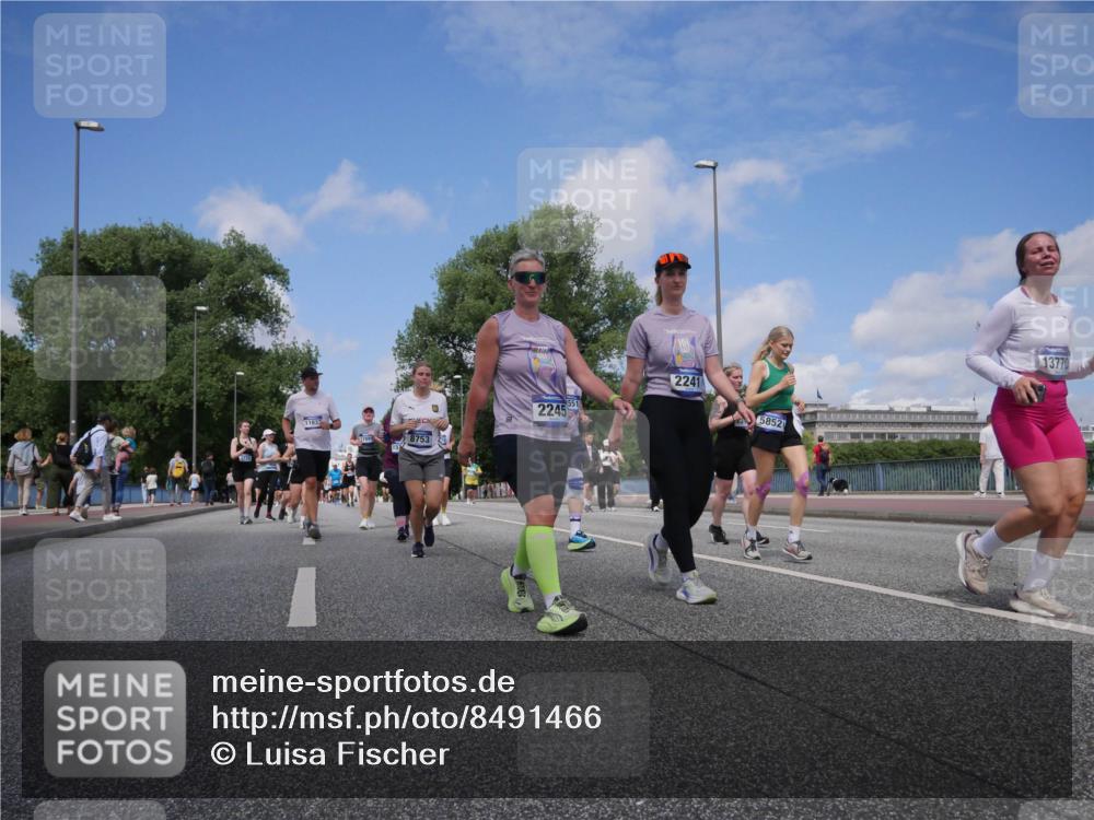 29.06.2025 - hella hamburg halbmarathon Luisa Fischer http://msf.ph/oto/8491466 29.06.2025 11:29:12 Kennedybrücke 551, 2245, 11832, 8753, 2241, 395852, 13770, 2241, 2245, 3220, 3551, 5852, 6187, 6855, 7496, 8753 meine-sportfotos.de