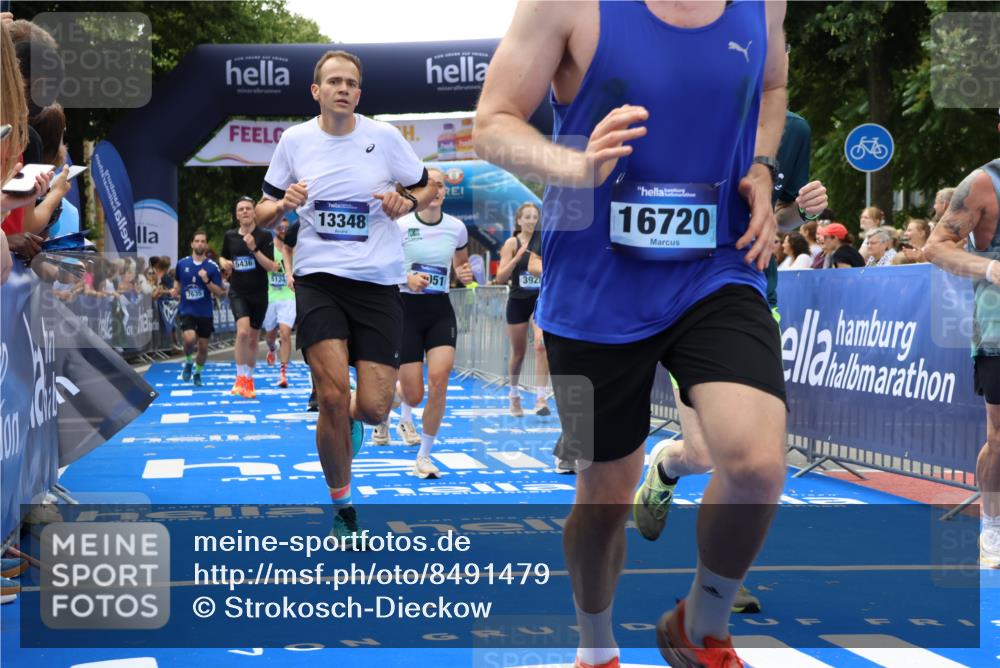 29.06.2025 - hella hamburg halbmarathon Strokosch-Dieckow http://msf.ph/oto/8491479 29.06.2025 10:43:24 Ziel 2653, 3109, 3124, 3146, 3928, 4080, 5124, 5436, 5506, 7635, 8664, 9931, 10099, 10237, 10246, 11648, 12623, 13348, 15921, 16338, 16720, 17391, 18274, 18513, 18810, 18942, 18987, 19009, 19051 meine-sportfotos.de