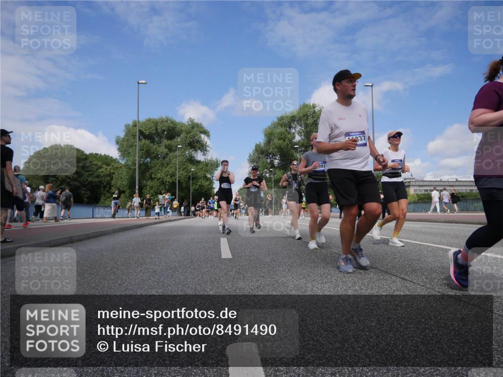 29.06.2025 - hella hamburg halbmarathon Luisa Fischer http://msf.ph/oto/8491490 29.06.2025 11:29:16 Kennedybrücke 3220, 518, 391, 337, 2241, 2245, 3220, 3551, 5852, 6187, 6855, 7496, 8753, 9920 meine-sportfotos.de