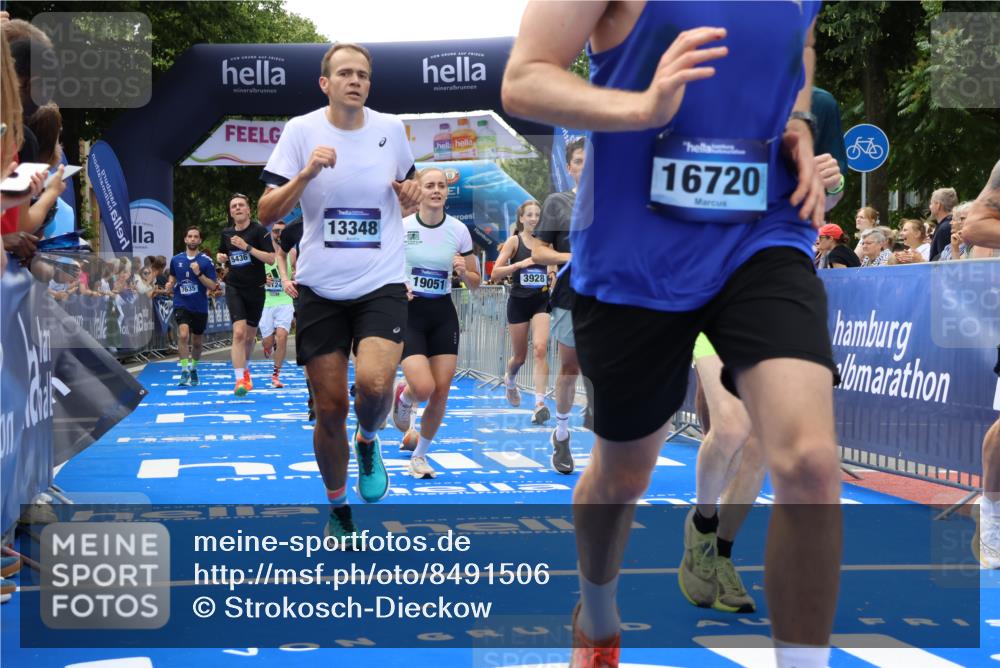 29.06.2025 - hella hamburg halbmarathon Strokosch-Dieckow http://msf.ph/oto/8491506 29.06.2025 10:43:24 Ziel 2653, 3109, 3124, 3146, 3928, 4080, 5124, 5436, 5506, 7635, 8664, 9931, 10099, 10237, 10246, 11648, 12623, 13348, 15921, 16338, 16720, 17391, 18274, 18513, 18810, 18942, 18987, 19009, 19051 meine-sportfotos.de
