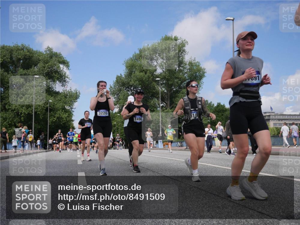 29.06.2025 - hella hamburg halbmarathon Luisa Fischer http://msf.ph/oto/8491509 29.06.2025 11:29:17 Kennedybrücke 855, 3220, 7496, 618, 091, 2241, 2245, 3220, 3551, 6187, 6855, 7496, 8753, 9920 meine-sportfotos.de