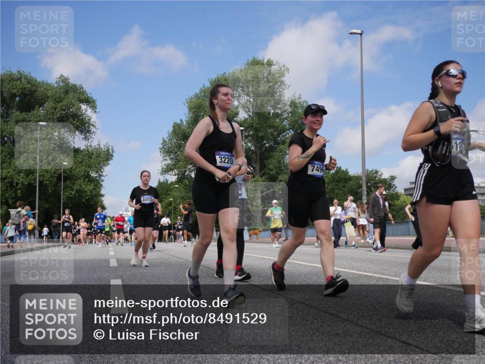 29.06.2025 - hella hamburg halbmarathon Luisa Fischer http://msf.ph/oto/8491529 29.06.2025 11:29:18 Kennedybrücke 6855, 3220, 7496, 2245, 3220, 3551, 6187, 6855, 7496, 9920 meine-sportfotos.de