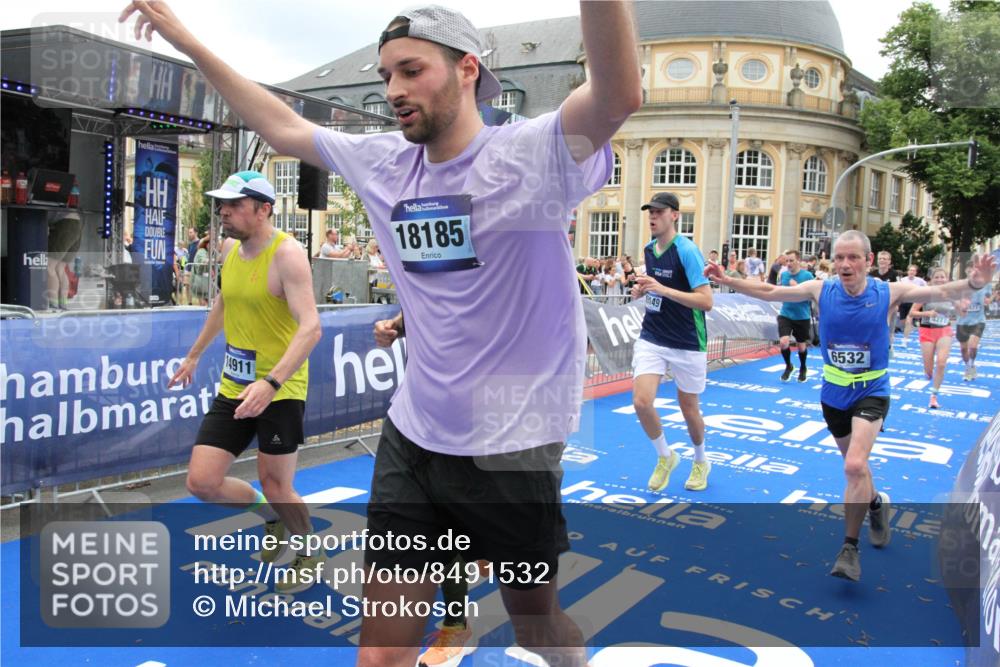 29.06.2025 - hella hamburg halbmarathon Michael Strokosch http://msf.ph/oto/8491532 29.06.2025 10:46:00 Ziel 2189, 3477, 4277, 6532, 8269, 8577, 8871, 10792, 11821, 12084, 14462, 14911, 15149, 17008, 18185, 19116 meine-sportfotos.de