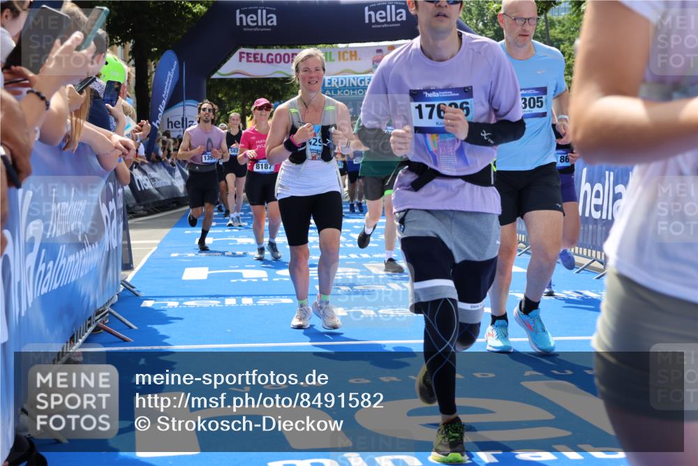 29.06.2025 - hella hamburg halbmarathon Strokosch-Dieckow http://msf.ph/oto/8491582 29.06.2025 11:30:49 Ziel 1305, 1395, 1890, 3765, 4365, 5825, 8187, 9342, 9694, 9701, 9883, 10924, 13910, 14338, 14494, 14610, 14611, 17186, 17696, 17706, 18766, 18927 meine-sportfotos.de
