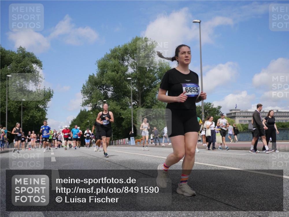 29.06.2025 - hella hamburg halbmarathon Luisa Fischer http://msf.ph/oto/8491590 29.06.2025 11:29:21 Kennedybrücke 9920, 6855, 3220, 4662, 4664, 6187, 6855, 7496, 9920 meine-sportfotos.de