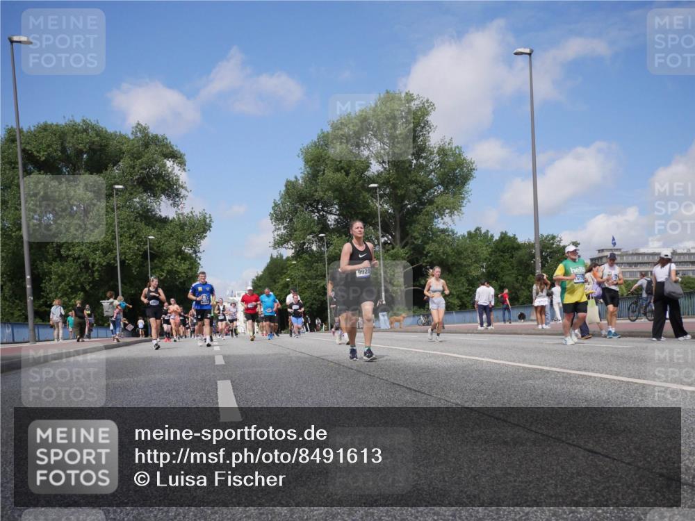 29.06.2025 - hella hamburg halbmarathon Luisa Fischer http://msf.ph/oto/8491613 29.06.2025 11:29:22 Kennedybrücke 9920, 19170, 3291, 4662, 4664, 6187, 6855, 7496, 9920, 10695 meine-sportfotos.de