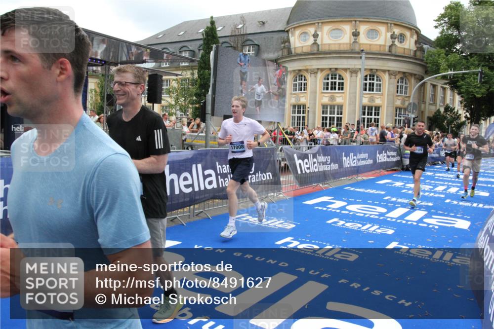 29.06.2025 - hella hamburg halbmarathon Michael Strokosch http://msf.ph/oto/8491627 29.06.2025 10:46:04 Ziel 2189, 4277, 5648, 6460, 8269, 8577, 8871, 9585, 11936, 12084, 12269, 13630, 14462, 14804, 17008, 18081, 19116 meine-sportfotos.de