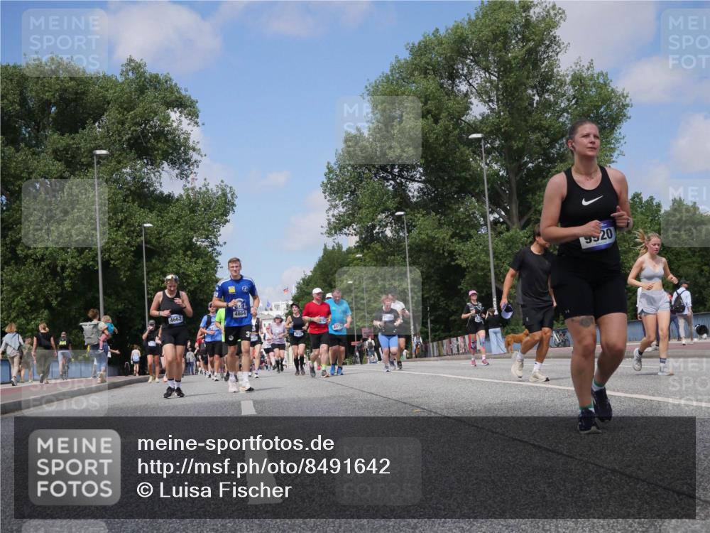 29.06.2025 - hella hamburg halbmarathon Luisa Fischer http://msf.ph/oto/8491642 29.06.2025 11:29:23 Kennedybrücke 4662, 4664, 8019, 10695, 9920, 3291, 4662, 4664, 6187, 6855, 9920, 10695 meine-sportfotos.de