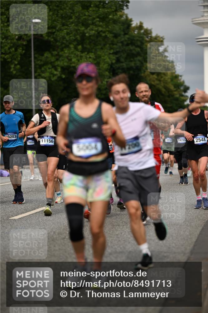 29.06.2025 - hella hamburg halbmarathon Dr. Thomas Lammeyer http://msf.ph/oto/8491713 29.06.2025 10:22:04 Kennedybrücke 1015, 1067, 1274, 1298, 1458, 1554, 1622, 1641, 1749, 1982, 2094, 2147, 2305, 2548, 2931, 3138, 3292, 3977, 4194, 4738, 4804, 5002, 5004, 5023, 5294, 7094, 7641, 8144, 8248, 8607, 9539, 9586, 9717, 9734, 9798, 10332, 10509, 10677, 10831, 11275, 11372 meine-sportfotos.de