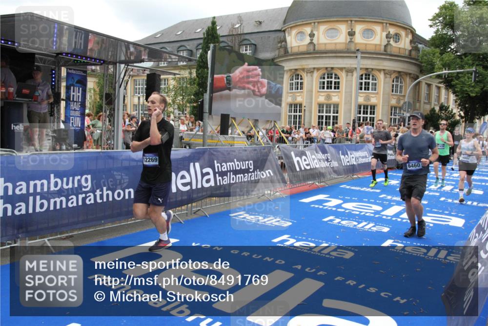 29.06.2025 - hella hamburg halbmarathon Michael Strokosch http://msf.ph/oto/8491769 29.06.2025 10:46:09 Ziel 1759, 2707, 3087, 5648, 6460, 7961, 8269, 9585, 11125, 11936, 12269, 13630, 14804, 16136, 16466, 16475, 18081, 18702 meine-sportfotos.de