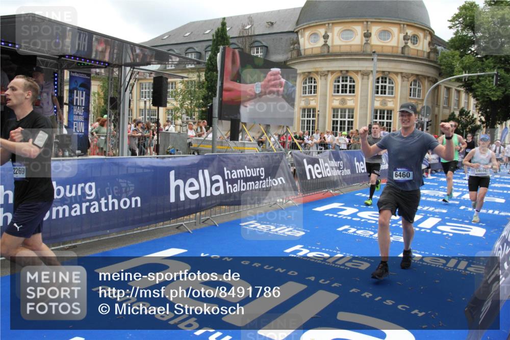 29.06.2025 - hella hamburg halbmarathon Michael Strokosch http://msf.ph/oto/8491786 29.06.2025 10:46:09 Ziel 1759, 2707, 3087, 5648, 6460, 7961, 8269, 9585, 11125, 11936, 12269, 13630, 14804, 16136, 16466, 16475, 18081, 18702 meine-sportfotos.de