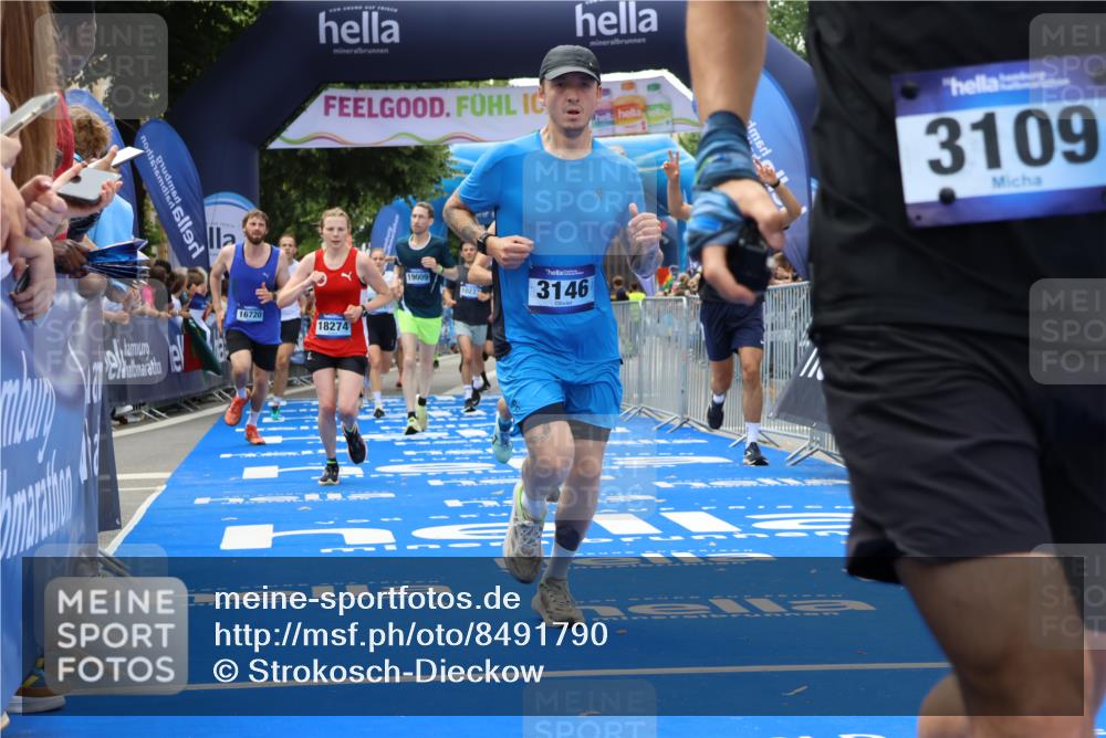 29.06.2025 - hella hamburg halbmarathon Strokosch-Dieckow http://msf.ph/oto/8491790 29.06.2025 10:43:20 Ziel 2653, 3109, 3124, 3146, 3928, 5506, 8664, 10099, 10237, 13348, 15921, 16314, 16720, 16997, 17391, 18274, 18942, 18987, 19009, 19051 meine-sportfotos.de