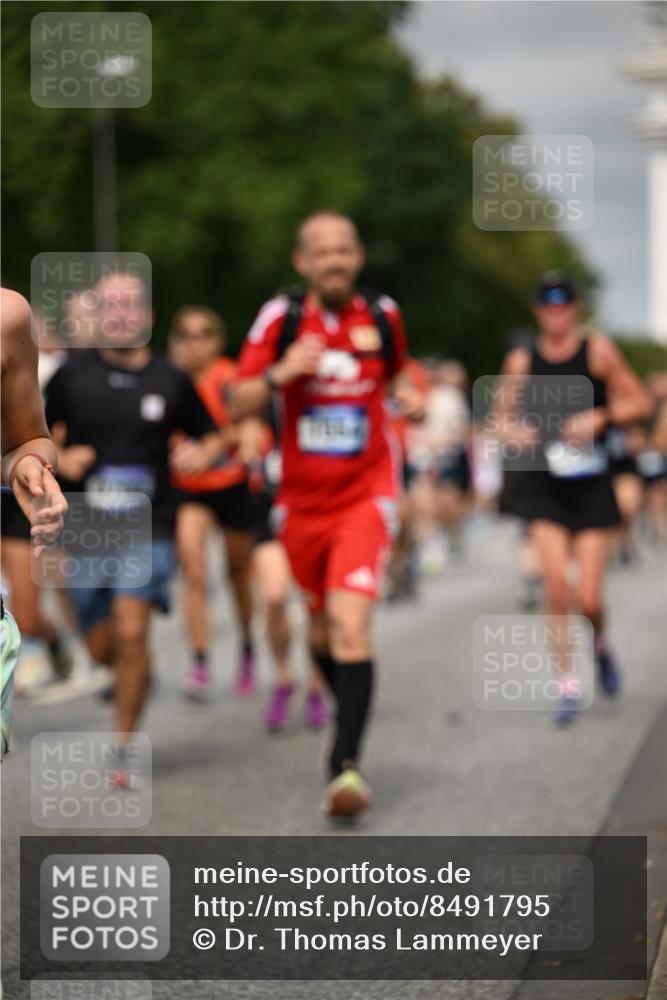 29.06.2025 - hella hamburg halbmarathon Dr. Thomas Lammeyer http://msf.ph/oto/8491795 29.06.2025 10:22:05 Kennedybrücke 1015, 1067, 1274, 1298, 1458, 1477, 1554, 1622, 1641, 1749, 1982, 2094, 2147, 2305, 2548, 2931, 3138, 3292, 3977, 4194, 4738, 4804, 5002, 5004, 5023, 5294, 7094, 7641, 7649, 8144, 8248, 8607, 9539, 9586, 9717, 9734, 9798, 10332, 10509, 10677, 10831, 11275, 11372 meine-sportfotos.de