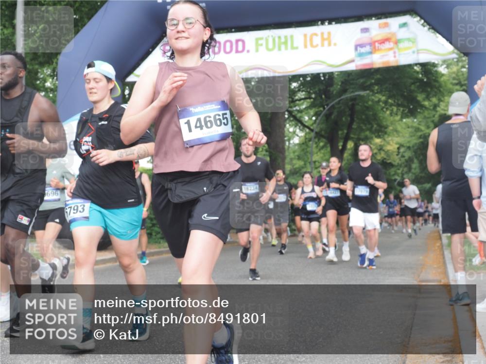 29.06.2025 - hella hamburg halbmarathon KatJ http://msf.ph/oto/8491801 29.06.2025 11:38:17 Zwischen KM18-KM19 1026, 1429, 1536, 2733, 3074, 3823, 4342, 5119, 5610, 6066, 6793 meine-sportfotos.de