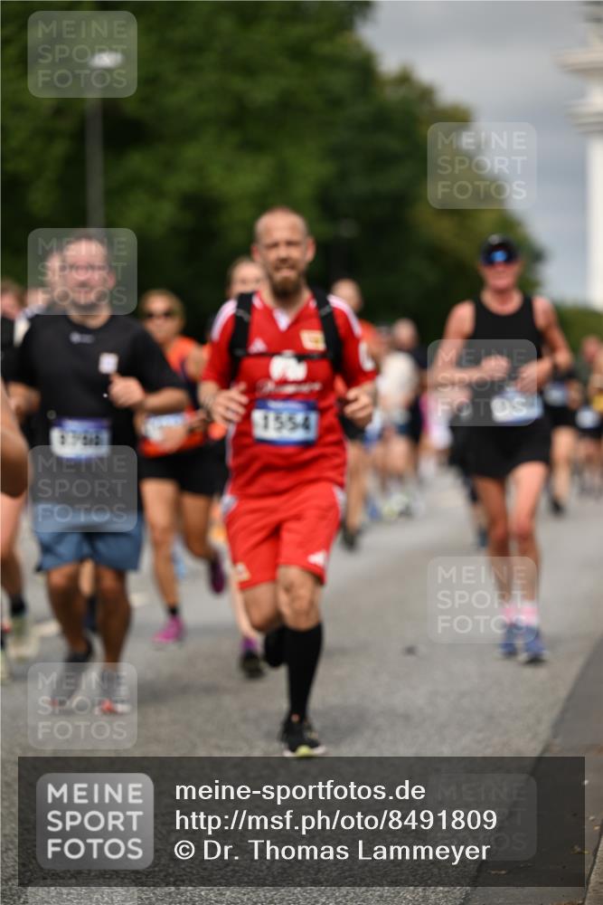 29.06.2025 - hella hamburg halbmarathon Dr. Thomas Lammeyer http://msf.ph/oto/8491809 29.06.2025 10:22:05 Kennedybrücke 1015, 1067, 1274, 1298, 1458, 1477, 1554, 1622, 1641, 1749, 1982, 2094, 2147, 2305, 2548, 2931, 3138, 3292, 3977, 4194, 4738, 4804, 5002, 5004, 5023, 5294, 7094, 7641, 7649, 8144, 8248, 8607, 9539, 9586, 9717, 9734, 9798, 10332, 10509, 10677, 10831, 11275, 11372 meine-sportfotos.de