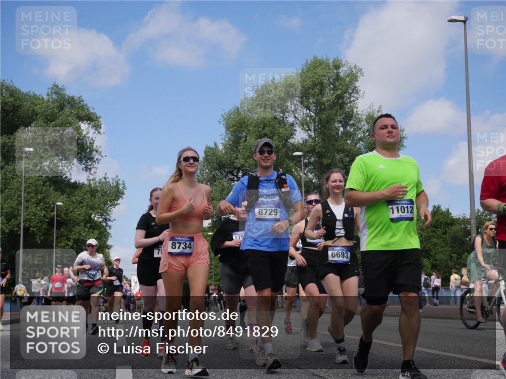 29.06.2025 - hella hamburg halbmarathon Luisa Fischer http://msf.ph/oto/8491829 29.06.2025 11:29:33 Kennedybrücke 13913, 40, 8734, 175, 8729, 6693, 11012, 1446, 2118, 3290, 3291, 3820, 3821, 4015, 4016, 4662, 6693, 7400, 7663, 8019, 8729, 8734, 10095, 10695 meine-sportfotos.de