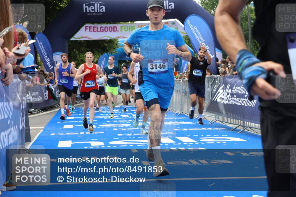 29.06.2025 - hella hamburg halbmarathon Strokosch-Dieckow http://msf.ph/oto/8491853 29.06.2025 10:43:20 Ziel 2653, 3109, 3124, 3146, 3928, 5506, 8664, 10099, 10237, 13348, 15921, 16314, 16720, 16997, 17391, 18274, 18942, 18987, 19009, 19051 meine-sportfotos.de