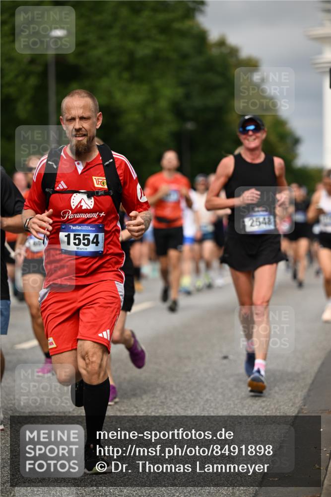 29.06.2025 - hella hamburg halbmarathon Dr. Thomas Lammeyer http://msf.ph/oto/8491898 29.06.2025 10:22:06 Kennedybrücke 1015, 1067, 1274, 1298, 1458, 1477, 1554, 1622, 1641, 1982, 2087, 2094, 2147, 2305, 2548, 2931, 3138, 3482, 3977, 4194, 4738, 4804, 5002, 5004, 5023, 5290, 5294, 7094, 7641, 7649, 7882, 8144, 8248, 8607, 9539, 9586, 9717, 9734, 9798, 9834, 10332, 10509, 10677, 10831, 11275, 11372 meine-sportfotos.de