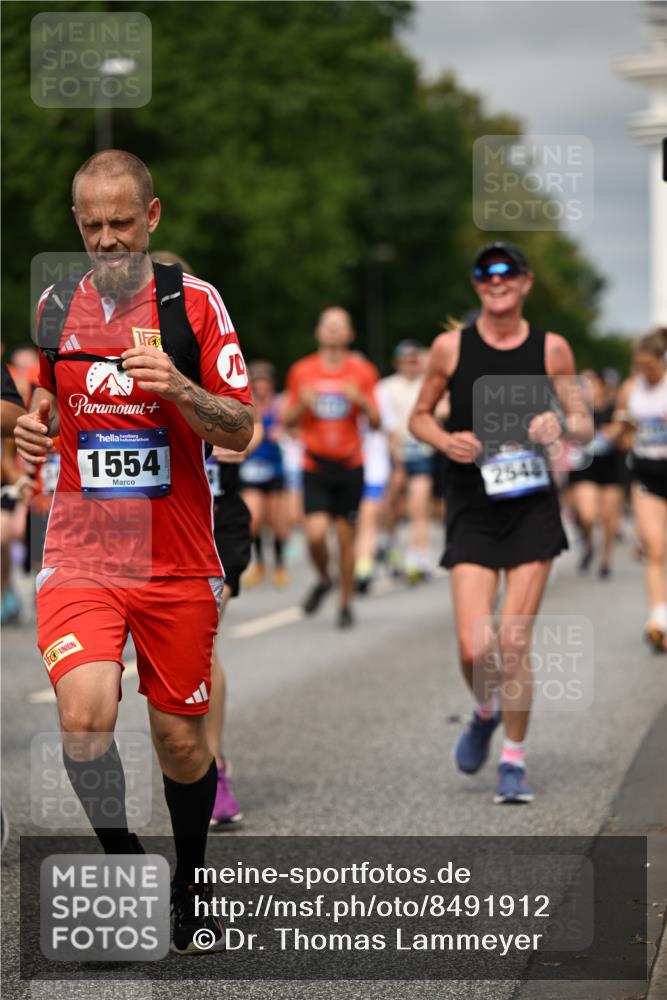 29.06.2025 - hella hamburg halbmarathon Dr. Thomas Lammeyer http://msf.ph/oto/8491912 29.06.2025 10:22:06 Kennedybrücke 1015, 1067, 1274, 1298, 1458, 1477, 1554, 1622, 1641, 1982, 2087, 2094, 2147, 2305, 2548, 2931, 3138, 3482, 3977, 4194, 4738, 4804, 5002, 5004, 5023, 5290, 5294, 7094, 7641, 7649, 7882, 8144, 8248, 8607, 9539, 9586, 9717, 9734, 9798, 9834, 10332, 10509, 10677, 10831, 11275, 11372 meine-sportfotos.de