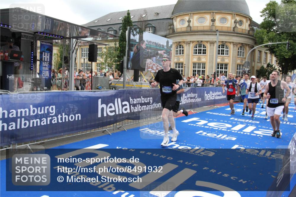 29.06.2025 - hella hamburg halbmarathon Michael Strokosch http://msf.ph/oto/8491932 29.06.2025 10:46:13 Ziel 1569, 1759, 2590, 2707, 3087, 6388, 7450, 7961, 9585, 10796, 11094, 11125, 13630, 16136, 16466, 16475, 18702, 18797 meine-sportfotos.de