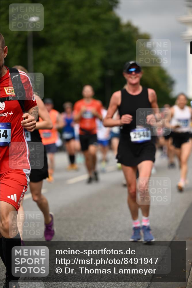 29.06.2025 - hella hamburg halbmarathon Dr. Thomas Lammeyer http://msf.ph/oto/8491947 29.06.2025 10:22:07 Kennedybrücke 1067, 1298, 1458, 1477, 1554, 1622, 1641, 1982, 2087, 2094, 2147, 2305, 2548, 2931, 3138, 3482, 3977, 4194, 4738, 4804, 5002, 5004, 5023, 5290, 5294, 6332, 7094, 7160, 7641, 7649, 7882, 8144, 8248, 8607, 9539, 9586, 9717, 9734, 9798, 9834, 10332, 10509, 10831, 11275, 11352, 11372 meine-sportfotos.de