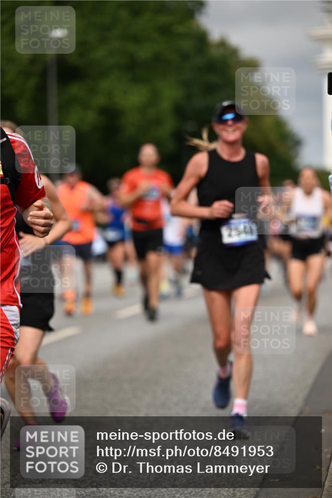 29.06.2025 - hella hamburg halbmarathon Dr. Thomas Lammeyer http://msf.ph/oto/8491953 29.06.2025 10:22:07 Kennedybrücke 1067, 1298, 1458, 1477, 1554, 1622, 1641, 1982, 2087, 2094, 2147, 2305, 2548, 2931, 3138, 3482, 3977, 4194, 4738, 4804, 5002, 5004, 5023, 5290, 5294, 6332, 7094, 7160, 7641, 7649, 7882, 8144, 8248, 8607, 9539, 9586, 9717, 9734, 9798, 9834, 10332, 10509, 10831, 11275, 11352, 11372 meine-sportfotos.de