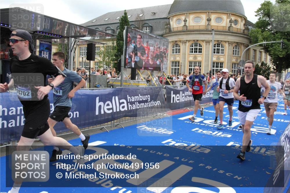29.06.2025 - hella hamburg halbmarathon Michael Strokosch http://msf.ph/oto/8491956 29.06.2025 10:46:14 Ziel 1569, 1759, 2048, 2590, 2707, 3087, 4949, 6388, 7450, 7961, 10796, 11094, 11125, 16136, 16466, 16475, 17190, 18702, 18797 meine-sportfotos.de