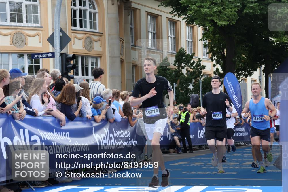 29.06.2025 - hella hamburg halbmarathon Strokosch-Dieckow http://msf.ph/oto/8491959 29.06.2025 11:43:36 Ziel 1118, 2534, 2572, 3432, 6088, 6343, 6362, 6616, 7118, 7119, 7575, 7576, 7984, 8865, 8866, 9164, 9432, 10714, 11207, 11621, 12298, 13330, 13406, 16388, 17267 meine-sportfotos.de