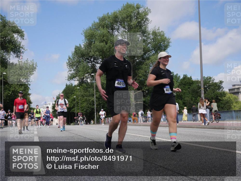 29.06.2025 - hella hamburg halbmarathon Luisa Fischer http://msf.ph/oto/8491971 29.06.2025 11:29:40 Kennedybrücke 13918, 13743, 4015, 401, 1446, 2118, 4015, 4016, 6693, 7400, 7663, 8019, 8354 meine-sportfotos.de