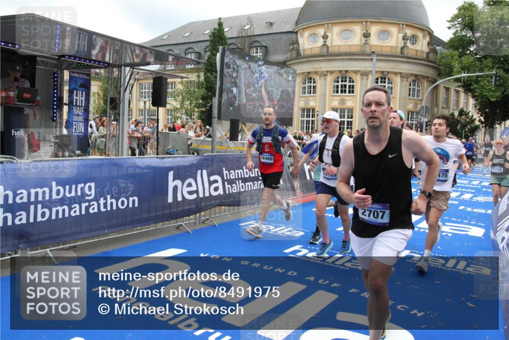 29.06.2025 - hella hamburg halbmarathon Michael Strokosch http://msf.ph/oto/8491975 29.06.2025 10:46:14 Ziel 1569, 1759, 2048, 2590, 2707, 3087, 4949, 6388, 7450, 7961, 10796, 11094, 11125, 16136, 16466, 16475, 17190, 18702, 18797 meine-sportfotos.de