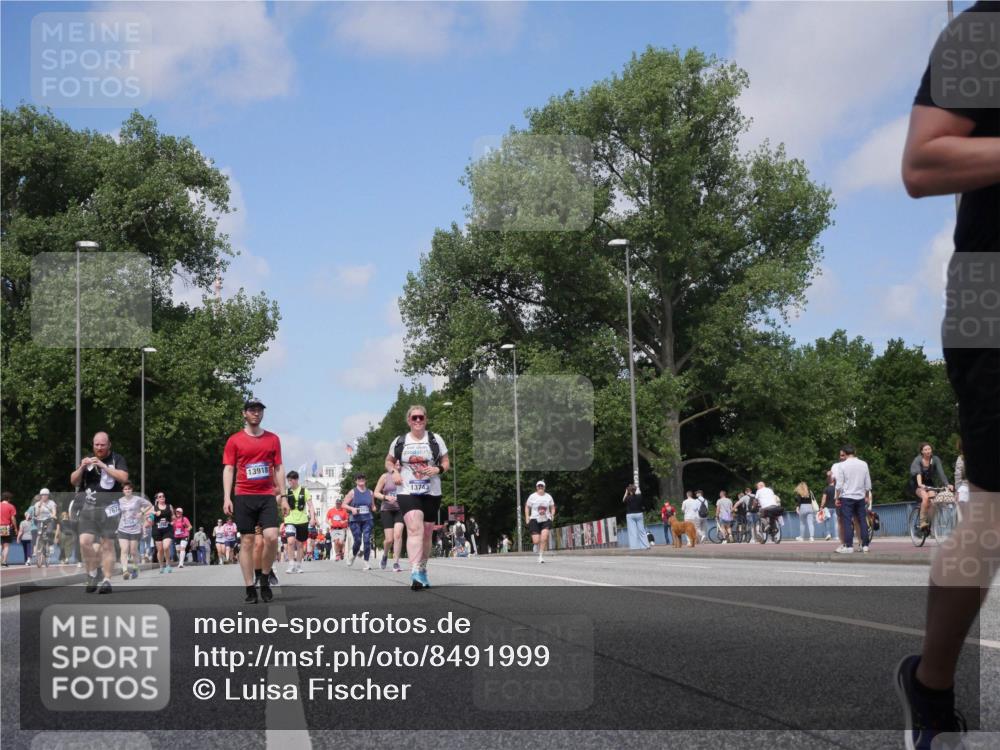 29.06.2025 - hella hamburg halbmarathon Luisa Fischer http://msf.ph/oto/8491999 29.06.2025 11:29:41 Kennedybrücke 7674, 13918, 13743, 1446, 2118, 4015, 4016, 7400, 8354 meine-sportfotos.de