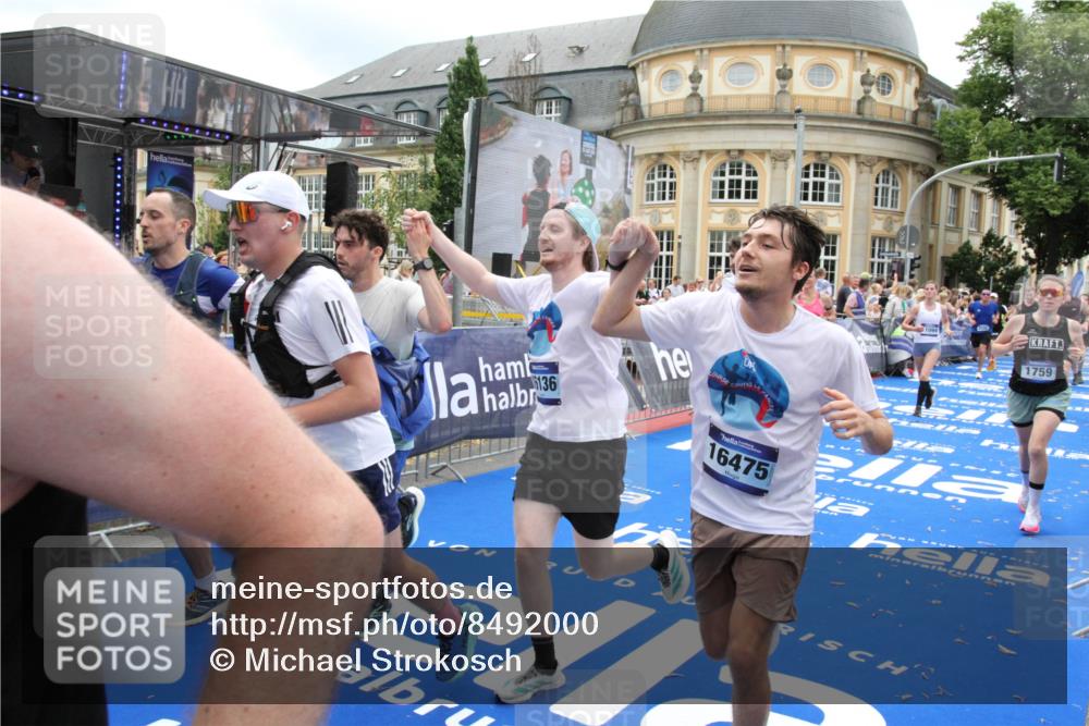 29.06.2025 - hella hamburg halbmarathon Michael Strokosch http://msf.ph/oto/8492000 29.06.2025 10:46:15 Ziel 1569, 1759, 2048, 2590, 2707, 3056, 3087, 4949, 6388, 7450, 7961, 9497, 10796, 11094, 11125, 16136, 16466, 16475, 17190, 18702, 18797 meine-sportfotos.de