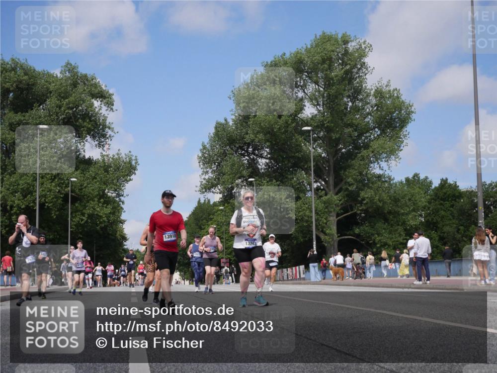 29.06.2025 - hella hamburg halbmarathon Luisa Fischer http://msf.ph/oto/8492033 29.06.2025 11:29:43 Kennedybrücke 7674, 5407, 6758, 13918, 12032, 13743, 1446, 4015, 4016, 5948, 8354 meine-sportfotos.de