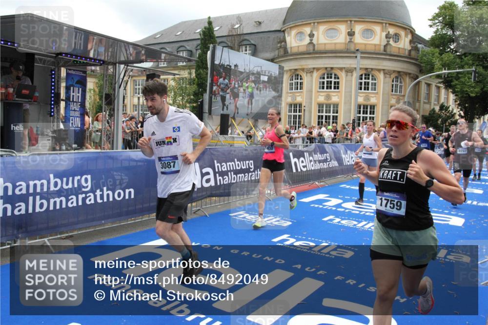 29.06.2025 - hella hamburg halbmarathon Michael Strokosch http://msf.ph/oto/8492049 29.06.2025 10:46:16 Ziel 1569, 1759, 2048, 2590, 2707, 3056, 3087, 4949, 6388, 7450, 7961, 9497, 10796, 11094, 11125, 16136, 16466, 16475, 17190, 18797 meine-sportfotos.de