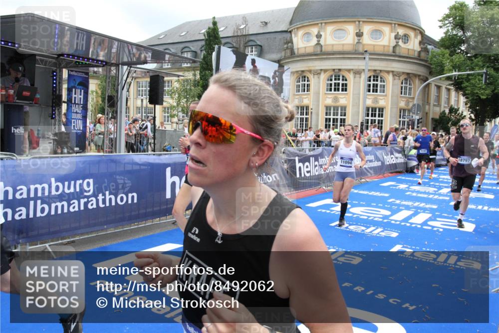 29.06.2025 - hella hamburg halbmarathon Michael Strokosch http://msf.ph/oto/8492062 29.06.2025 10:46:17 Ziel 1569, 1759, 2048, 2590, 2707, 3056, 3087, 4949, 6388, 7450, 9497, 10796, 11094, 11125, 16136, 16466, 16475, 17190, 18797 meine-sportfotos.de