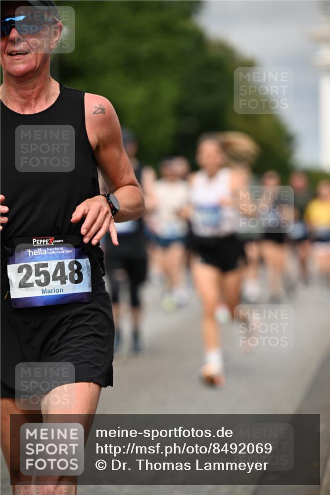 29.06.2025 - hella hamburg halbmarathon Dr. Thomas Lammeyer http://msf.ph/oto/8492069 29.06.2025 10:22:09 Kennedybrücke 1067, 1268, 1298, 1477, 1554, 1622, 1641, 1982, 2087, 2094, 2147, 2305, 2548, 2931, 3138, 3482, 3977, 4194, 4738, 4804, 5002, 5004, 5023, 5290, 5294, 6332, 7094, 7160, 7641, 7649, 7882, 7883, 8144, 8248, 9539, 9586, 9717, 9734, 9798, 9834, 10332, 10509, 10831, 10946, 11275, 11352, 11372 meine-sportfotos.de