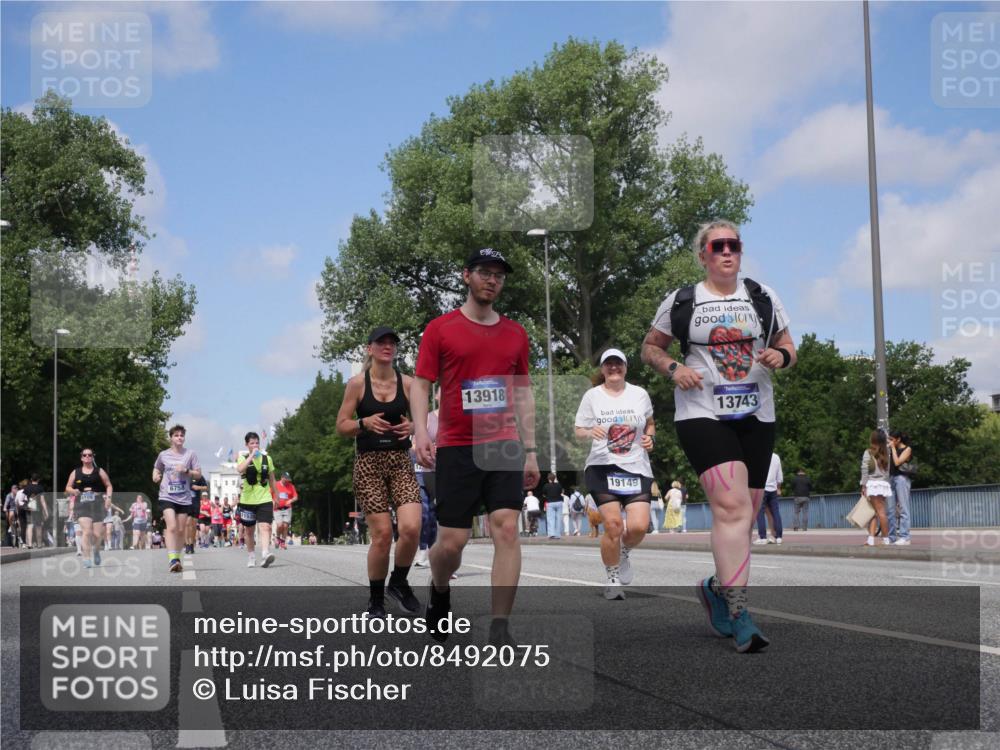 29.06.2025 - hella hamburg halbmarathon Luisa Fischer http://msf.ph/oto/8492075 29.06.2025 11:29:46 Kennedybrücke 5109, 6758, 11535, 13918, 19149, 13743, 5948, 6758, 8354, 9109 meine-sportfotos.de
