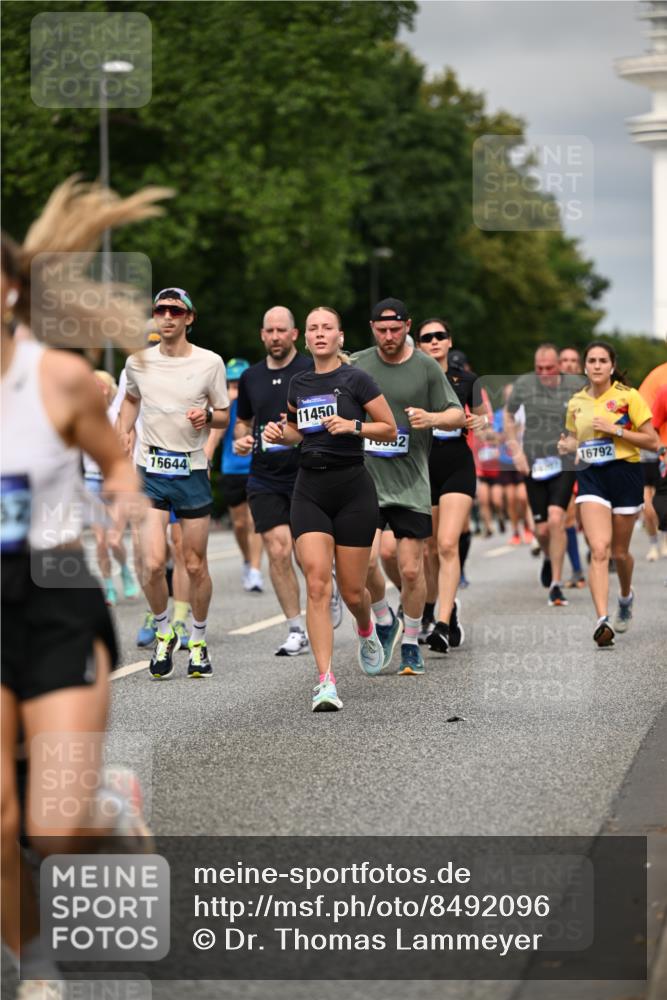 29.06.2025 - hella hamburg halbmarathon Dr. Thomas Lammeyer http://msf.ph/oto/8492096 29.06.2025 10:22:10 Kennedybrücke 1067, 1268, 1298, 1477, 1554, 1622, 1641, 1982, 2087, 2094, 2147, 2305, 2548, 2931, 3482, 3977, 4194, 4738, 4804, 5002, 5004, 5023, 5290, 5294, 6332, 7094, 7160, 7641, 7649, 7882, 7883, 8144, 8248, 9539, 9586, 9717, 9734, 9798, 9834, 10332, 10509, 10831, 10908, 10946, 11275, 11352 meine-sportfotos.de