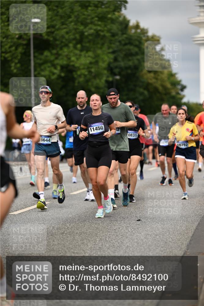 29.06.2025 - hella hamburg halbmarathon Dr. Thomas Lammeyer http://msf.ph/oto/8492100 29.06.2025 10:22:10 Kennedybrücke 1067, 1268, 1298, 1477, 1554, 1622, 1641, 1982, 2087, 2094, 2147, 2305, 2548, 2931, 3482, 3977, 4194, 4738, 4804, 5002, 5004, 5023, 5290, 5294, 6332, 7094, 7160, 7641, 7649, 7882, 7883, 8144, 8248, 9539, 9586, 9717, 9734, 9798, 9834, 10332, 10509, 10831, 10908, 10946, 11275, 11352 meine-sportfotos.de