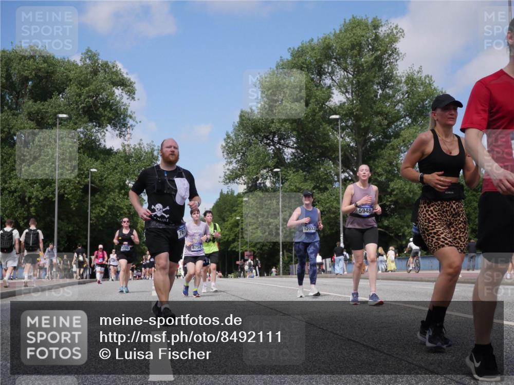 29.06.2025 - hella hamburg halbmarathon Luisa Fischer http://msf.ph/oto/8492111 29.06.2025 11:29:48 Kennedybrücke 109, 767, 6758, 12032, 5948, 5948, 6758, 8354, 9109 meine-sportfotos.de