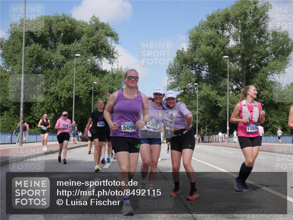 29.06.2025 - hella hamburg halbmarathon Luisa Fischer http://msf.ph/oto/8492115 29.06.2025 11:30:45 Kennedybrücke 4690, 54, 5090, 3302, 11295, 13926, 2666, 3083, 3084, 3302, 3556, 4207, 4690, 5090, 5542, 5590, 9355, 9864, 10226 meine-sportfotos.de