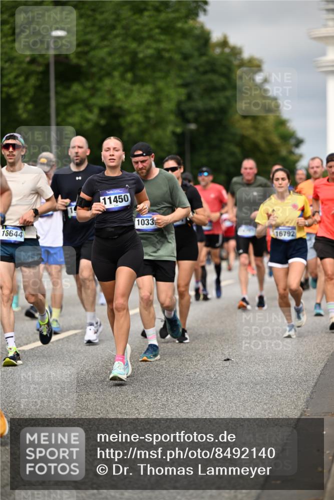 29.06.2025 - hella hamburg halbmarathon Dr. Thomas Lammeyer http://msf.ph/oto/8492140 29.06.2025 10:22:11 Kennedybrücke 1067, 1268, 1298, 1477, 1554, 1641, 1982, 2087, 2094, 2147, 2305, 2548, 2931, 3482, 3977, 4194, 4738, 4804, 5002, 5004, 5023, 5290, 5294, 6332, 7094, 7160, 7641, 7649, 7838, 7882, 7883, 8144, 8248, 9539, 9586, 9717, 9734, 9798, 9834, 9844, 10174, 10332, 10831, 10908, 10946, 11275, 11352 meine-sportfotos.de
