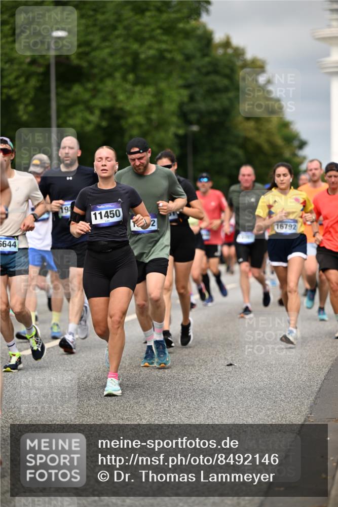 29.06.2025 - hella hamburg halbmarathon Dr. Thomas Lammeyer http://msf.ph/oto/8492146 29.06.2025 10:22:11 Kennedybrücke 1067, 1268, 1298, 1477, 1554, 1641, 1982, 2087, 2094, 2147, 2305, 2548, 2931, 3482, 3977, 4194, 4738, 4804, 5002, 5004, 5023, 5290, 5294, 6332, 7094, 7160, 7641, 7649, 7838, 7882, 7883, 8144, 8248, 9539, 9586, 9717, 9734, 9798, 9834, 9844, 10174, 10332, 10831, 10908, 10946, 11275, 11352 meine-sportfotos.de