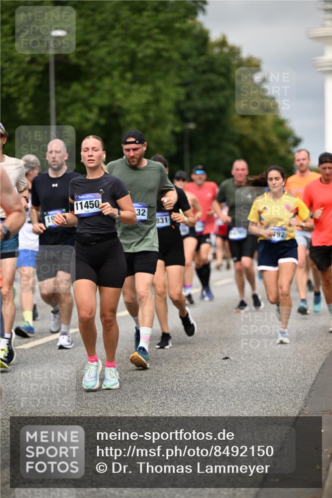 29.06.2025 - hella hamburg halbmarathon Dr. Thomas Lammeyer http://msf.ph/oto/8492150 29.06.2025 10:22:11 Kennedybrücke 1067, 1268, 1298, 1477, 1554, 1641, 1982, 2087, 2094, 2147, 2305, 2548, 2931, 3482, 3977, 4194, 4738, 4804, 5002, 5004, 5023, 5290, 5294, 6332, 7094, 7160, 7641, 7649, 7838, 7882, 7883, 8144, 8248, 9539, 9586, 9717, 9734, 9798, 9834, 9844, 10174, 10332, 10831, 10908, 10946, 11275, 11352 meine-sportfotos.de