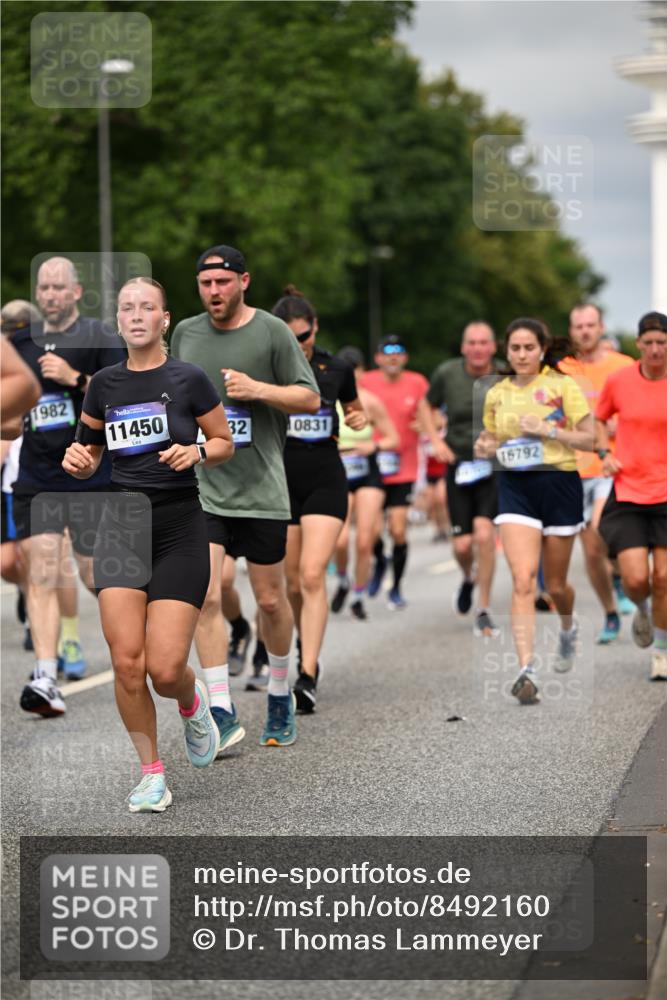 29.06.2025 - hella hamburg halbmarathon Dr. Thomas Lammeyer http://msf.ph/oto/8492160 29.06.2025 10:22:12 Kennedybrücke 1067, 1268, 1298, 1477, 1554, 1641, 1982, 2087, 2094, 2147, 2305, 2548, 2931, 3482, 3977, 4194, 4738, 4804, 5002, 5004, 5023, 5290, 5294, 6332, 7094, 7160, 7641, 7649, 7838, 7882, 7883, 8144, 8248, 9539, 9586, 9717, 9734, 9798, 9834, 9844, 10174, 10332, 10831, 10908, 10946, 11275, 11352 meine-sportfotos.de