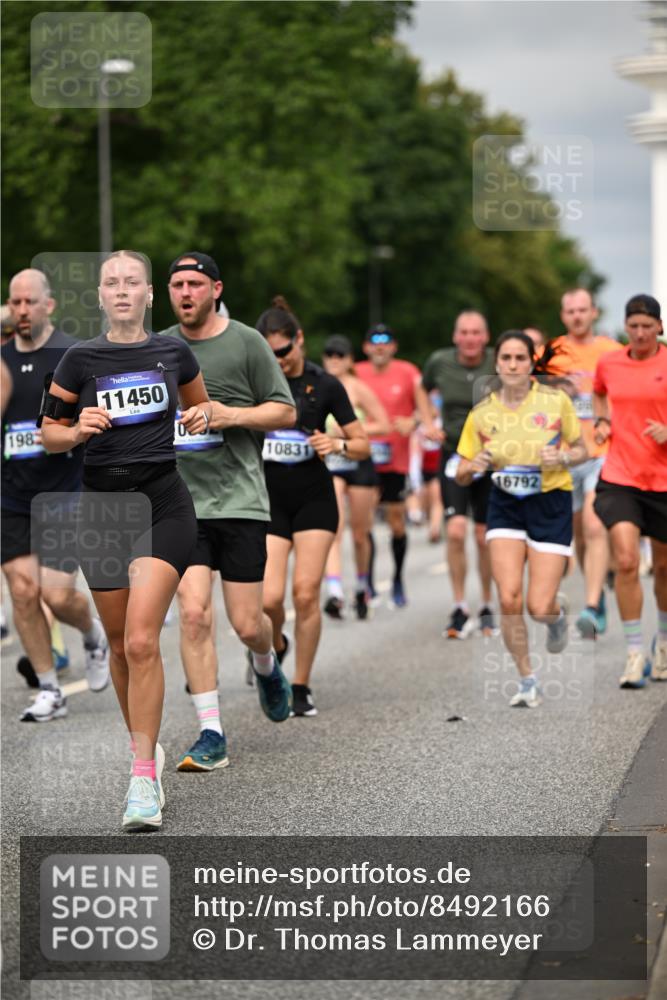 29.06.2025 - hella hamburg halbmarathon Dr. Thomas Lammeyer http://msf.ph/oto/8492166 29.06.2025 10:22:12 Kennedybrücke 1067, 1268, 1298, 1477, 1554, 1641, 1982, 2087, 2094, 2147, 2305, 2548, 2931, 3482, 3977, 4194, 4738, 4804, 5002, 5004, 5023, 5290, 5294, 6332, 7094, 7160, 7641, 7649, 7838, 7882, 7883, 8144, 8248, 9539, 9586, 9717, 9734, 9798, 9834, 9844, 10174, 10332, 10831, 10908, 10946, 11275, 11352 meine-sportfotos.de