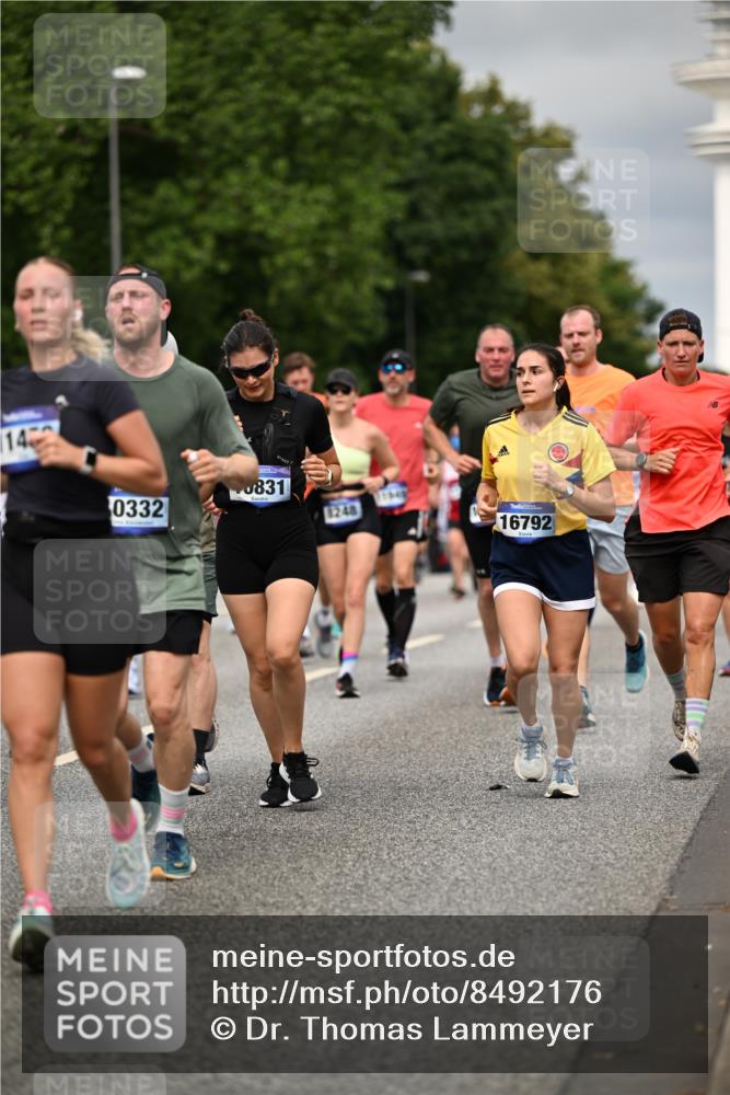 29.06.2025 - hella hamburg halbmarathon Dr. Thomas Lammeyer http://msf.ph/oto/8492176 29.06.2025 10:22:12 Kennedybrücke 1067, 1268, 1298, 1477, 1554, 1641, 1982, 2087, 2094, 2147, 2305, 2548, 2931, 3482, 3977, 4194, 4738, 4804, 5002, 5004, 5023, 5290, 5294, 6332, 7094, 7160, 7641, 7649, 7838, 7882, 7883, 8144, 8248, 9539, 9586, 9717, 9734, 9798, 9834, 9844, 10174, 10332, 10831, 10908, 10946, 11275, 11352 meine-sportfotos.de